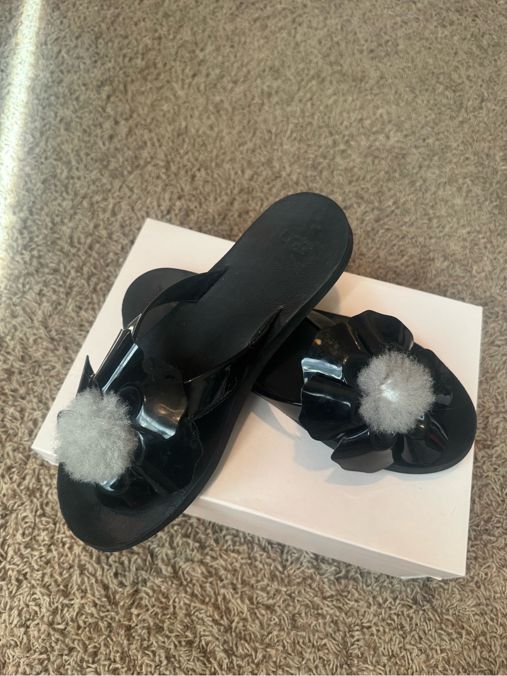 UGG - Black Flower Pom-Pom Women's Flipflop Sandals